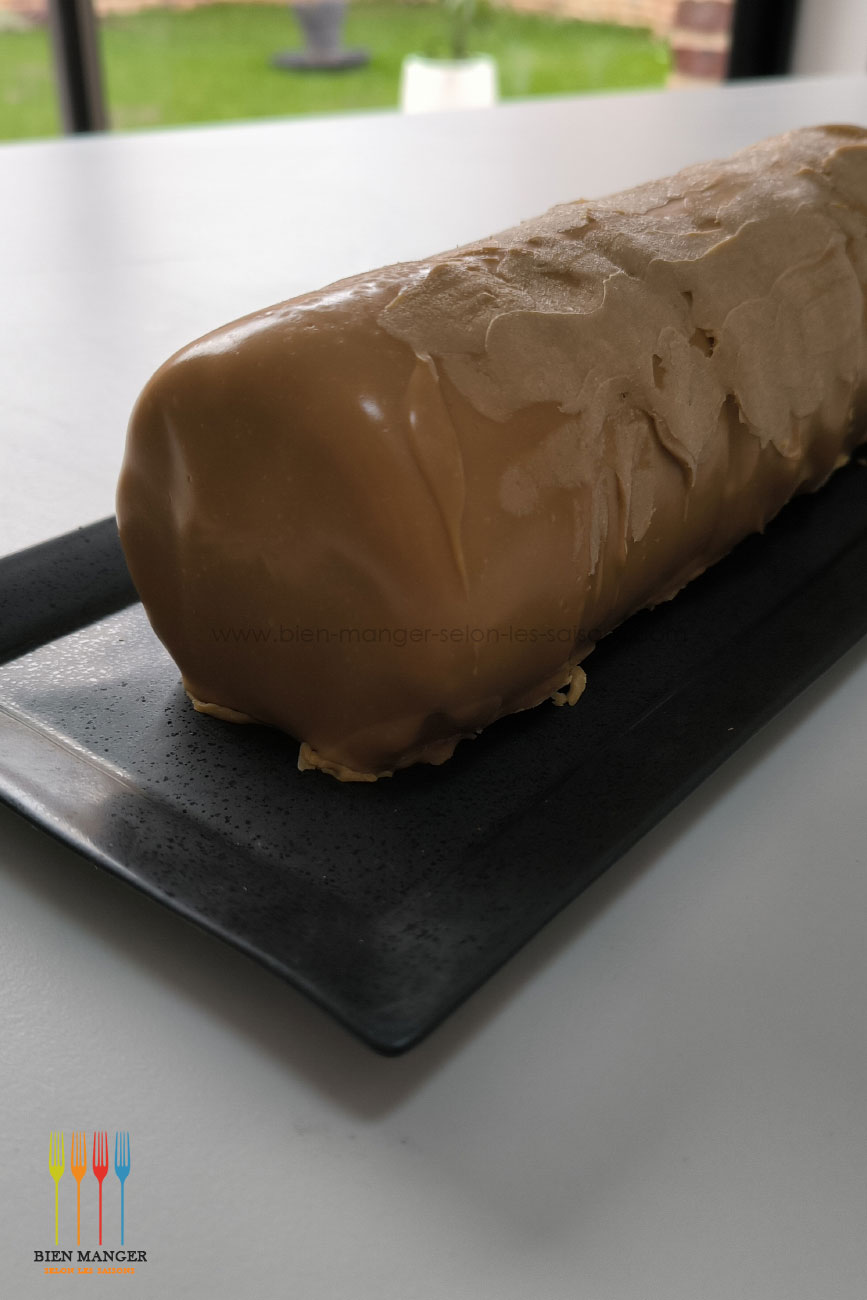 Bûche vanille, caramel, noix de pécan